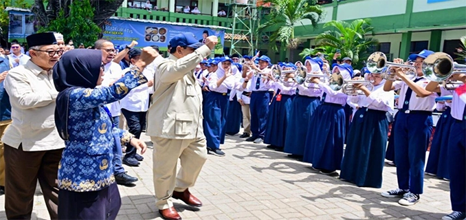 Anak Jadi Pintar Orang Tua Siswa Bekasi Beri Apresiasi Prabowo