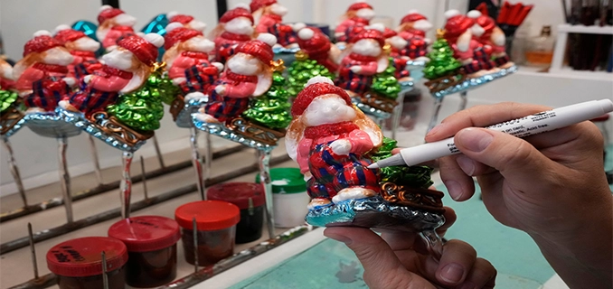 Kerajinan Kaca Polandia Jadi Favorit Dekorasi Natal Internasional
