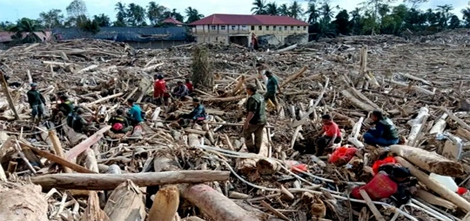 Mendagri Minta DPR Tentukan Nasib Kayu Gelondongan Bencana