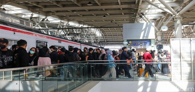Ortu Bawa Anak Naik KRL Sibuk Tak Tahu Ada Imbauan Larangan