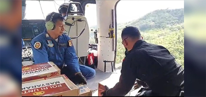 Pakai Heli Bantuan Tiba di Pining Aceh Yang Terisolir Akibat Banjir