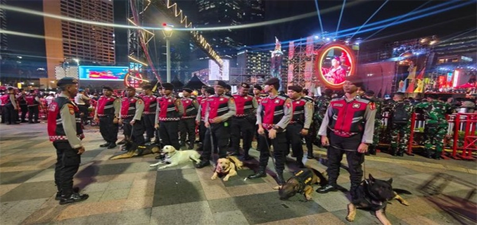 K9 Baharkam Polri Amankan Malam Tahun Baru di Bundaran HI