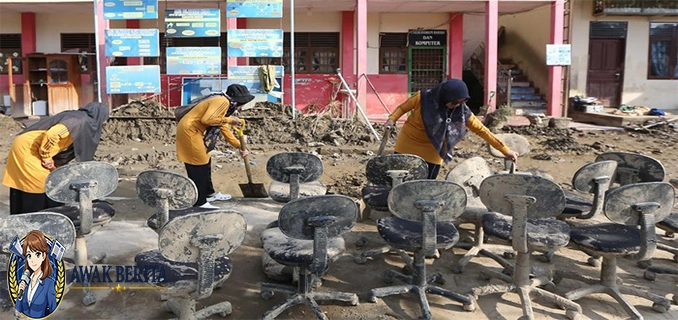 Sekolah di Aceh Mulai Bersih-bersih Pasca Banjir Bandang