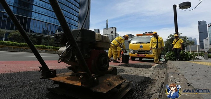 Jalan Berlubang Thamrin Diperbaiki Usai Hujan Lebat